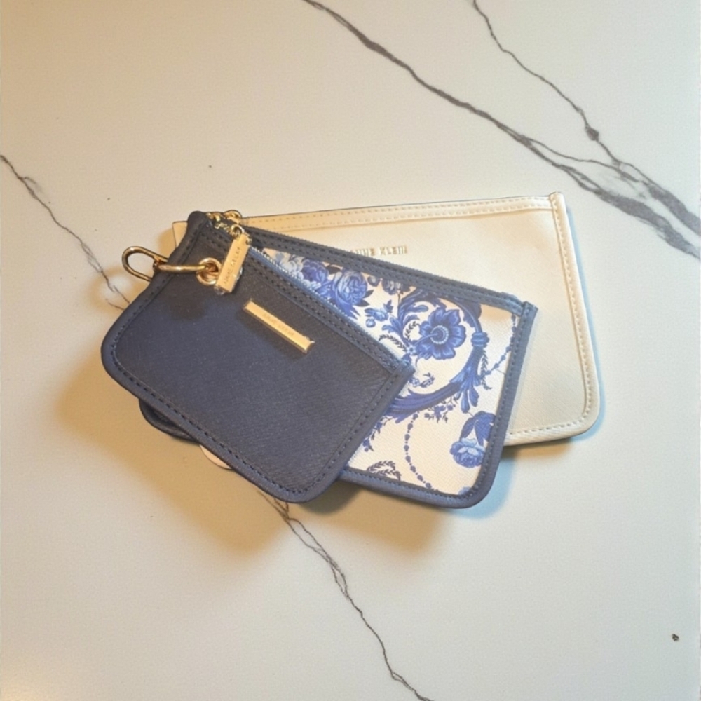 Nwot Anne Klein Blue and White Wristlet  Trio. - Picture 8 of 8